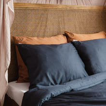 Afbeelding in Gallery-weergave laden, Bamboo Silk Dekbedovertrek Midnight Blue